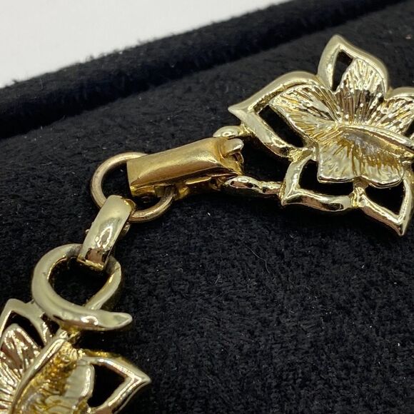 💛 Vintage Coro Gold Plated Leaf Bracelet - Picture 3 of 6